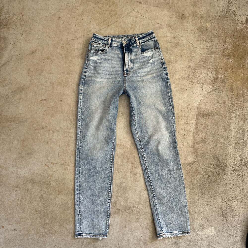 Women's Size 8 LongAmerican Eagle Mom Jean Distressed Denim Jeans